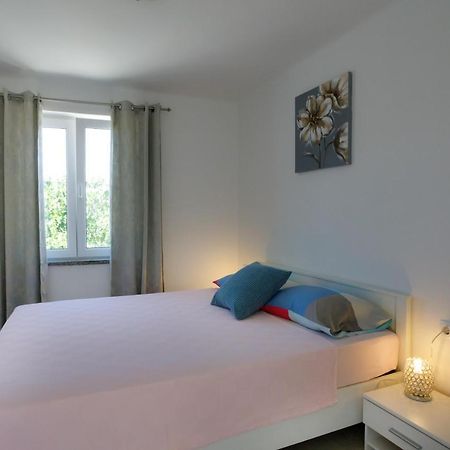 Ferienwohnung Oliva Vrbnik Exterior foto