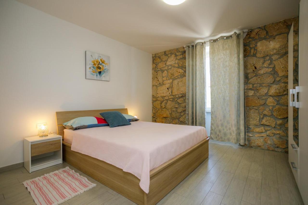Ferienwohnung Oliva Vrbnik Exterior foto